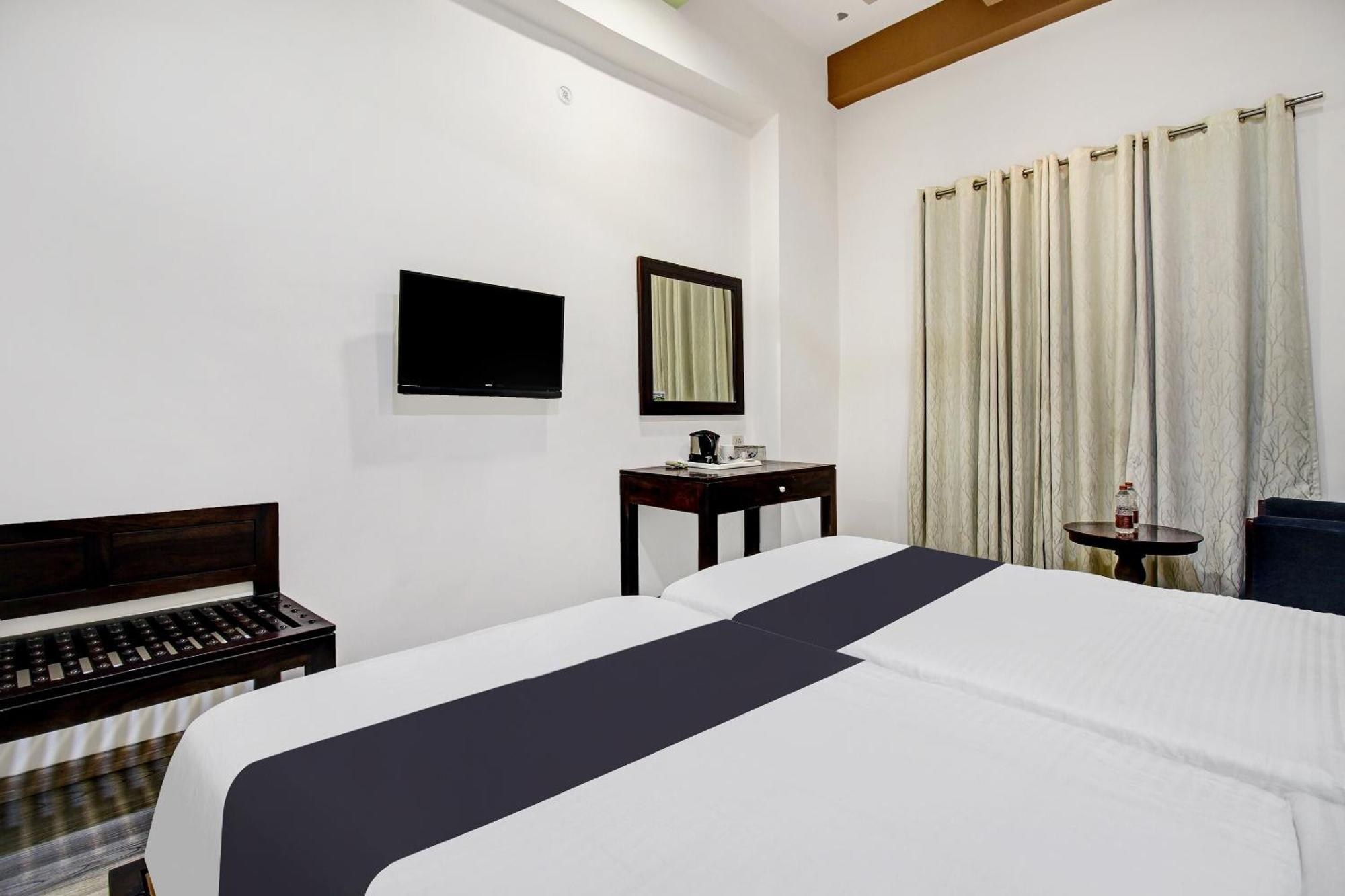 Townhouse Oak 46940 Hotel Vrindavan Sultānpur Exterior foto