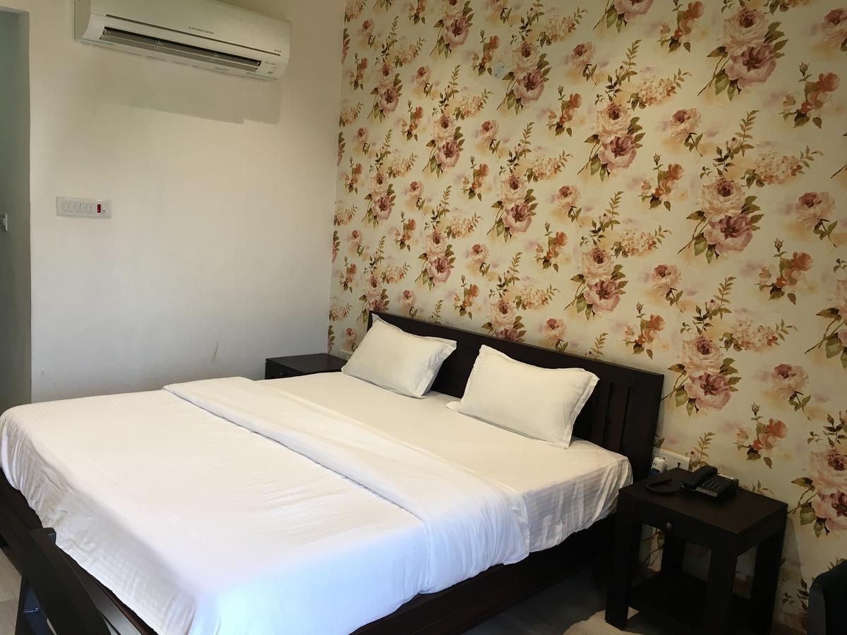 Townhouse Oak 46940 Hotel Vrindavan Sultānpur Exterior foto